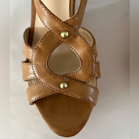 GUESS Tan Leather Wedge Cork Sandals Heels size 7.5 Bohemian Hippie 70’s - Picture 9 of 10